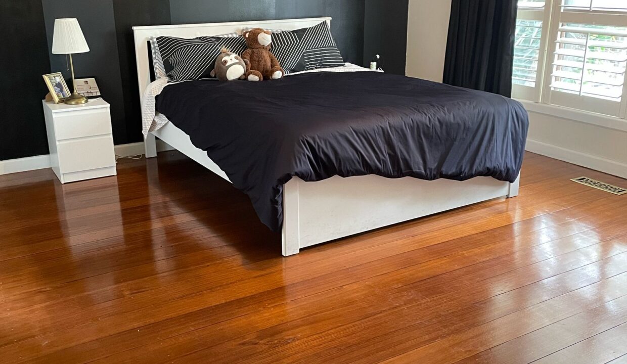 Hall (Master Bed)