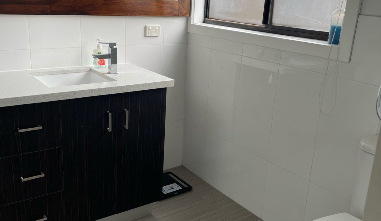 Hall (Master Ensuite 2)