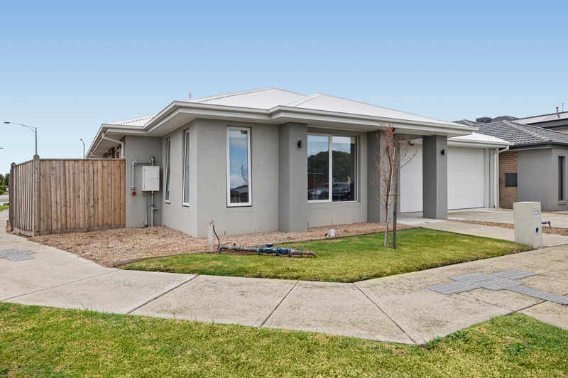 31 Spirit Boulevard Cranbourne_001_800px