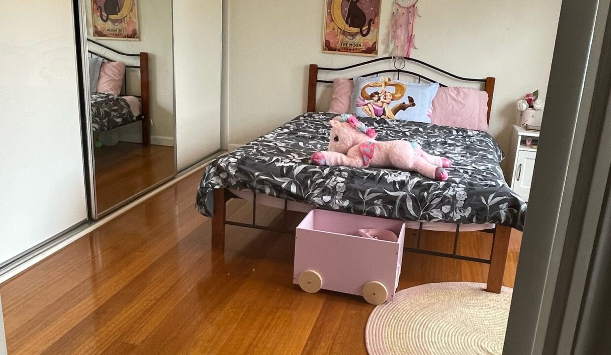Lloyd (Bed 1)
